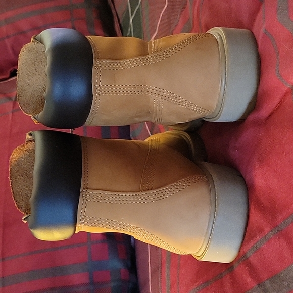 Timberland Boots EUC - Picture 2 of 8